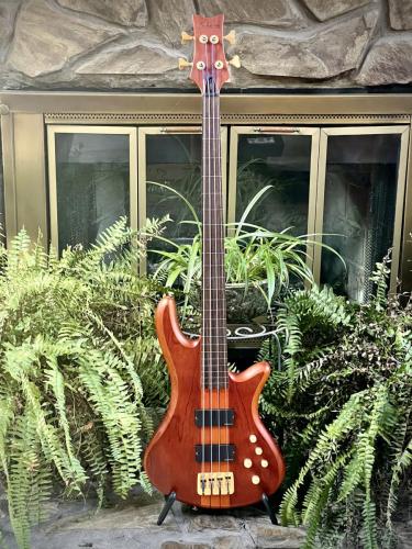 03 Fretless bass